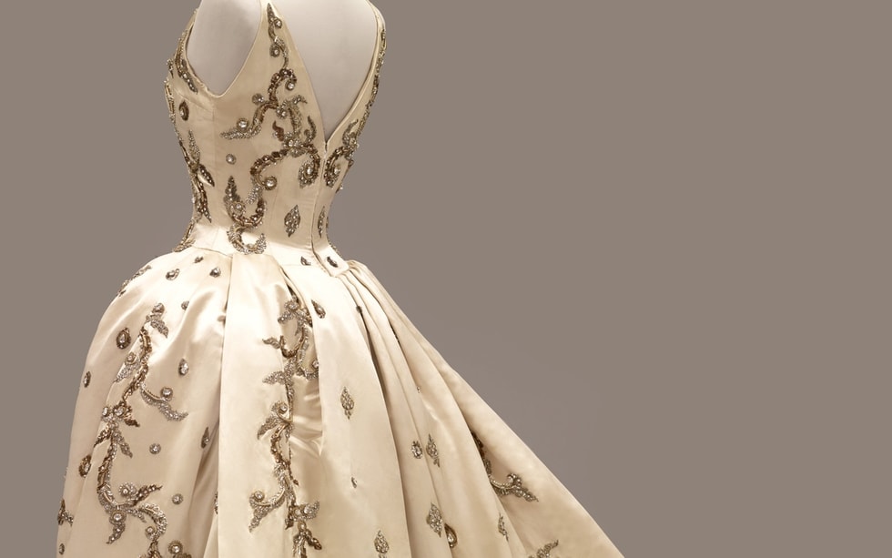 La moda in majestà, alta moda e tradizione - Musée des Arts décoratifs